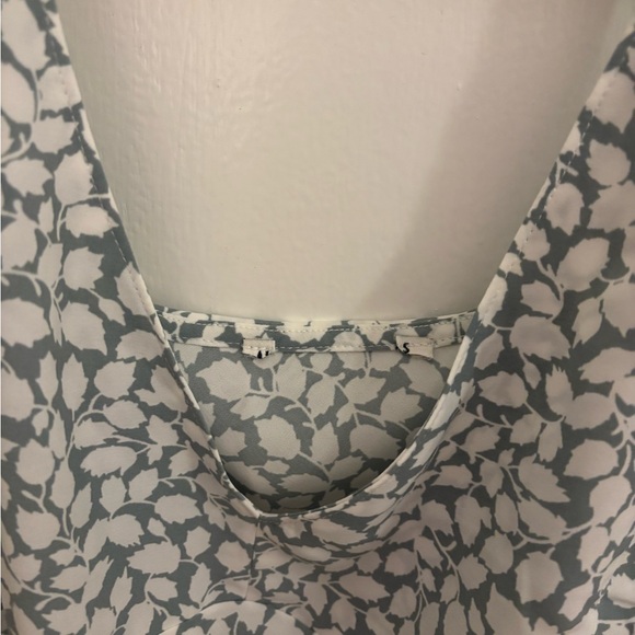 Abercrombie & Fitch White and Gray Patterned Tank Top - Picture 5 of 5